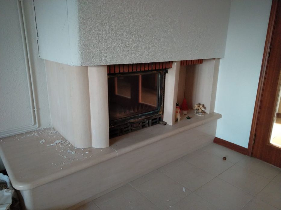 Lareira de sala com pedra