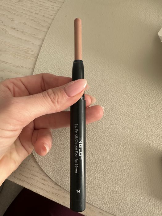 Matowe pomadki Inglot Golden rose