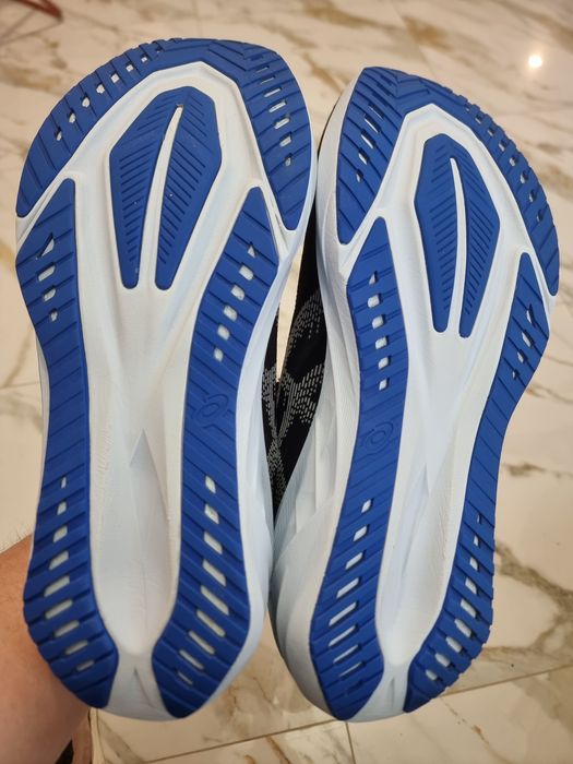 Оригінал 100% чоловічі кросівки asics novablast 5  eur 45