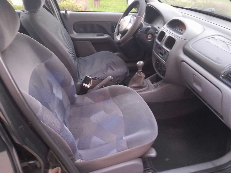 Renault Clio 1.2 com Direçao assistida  5lugares