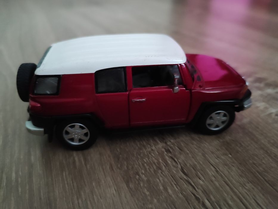 Машинка Toyota FJ Cruiser