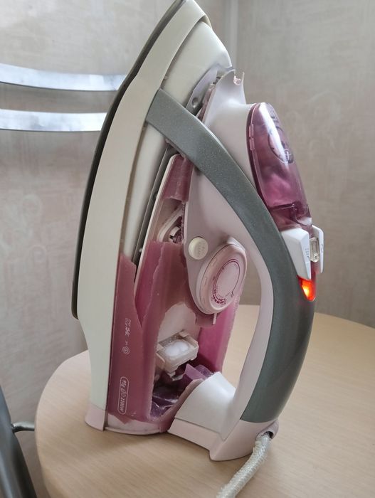 Праска Philips  GC3310  2200 W в робочому стані / на запчастини