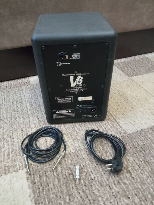 Студійний монітор KRK V6