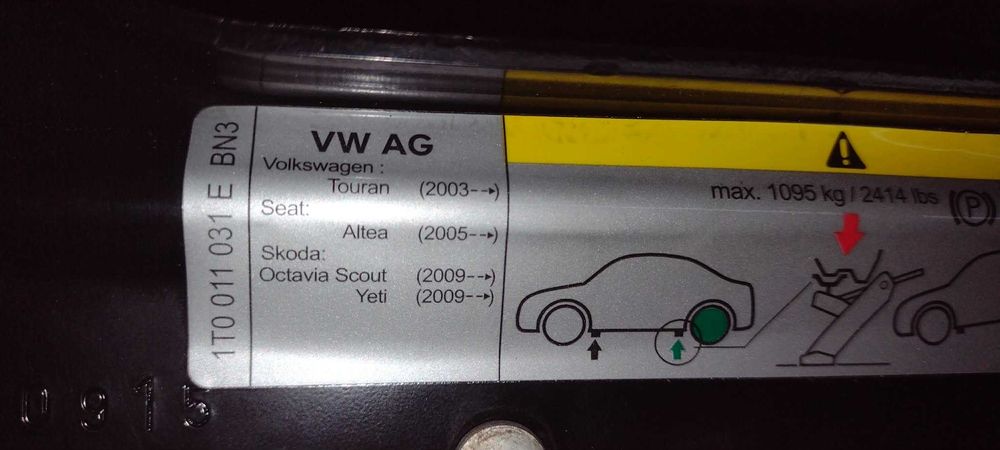 Lewarek podnośnik VW Skoda Audi Seat + klucz 17mm  ORYGINAŁ!!!