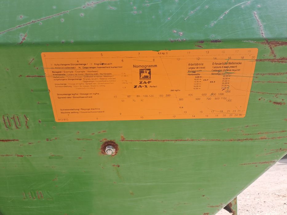 Rozsiewacz z dźwigiem Amazone ZA-X 1200l