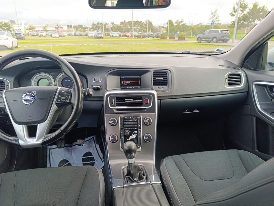 Possível crédito   impecável Volvo v60 2.0 diesel 163 cvs