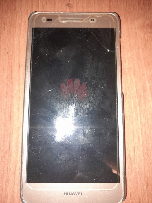 Продаю смартфон Huawei CAM-L21