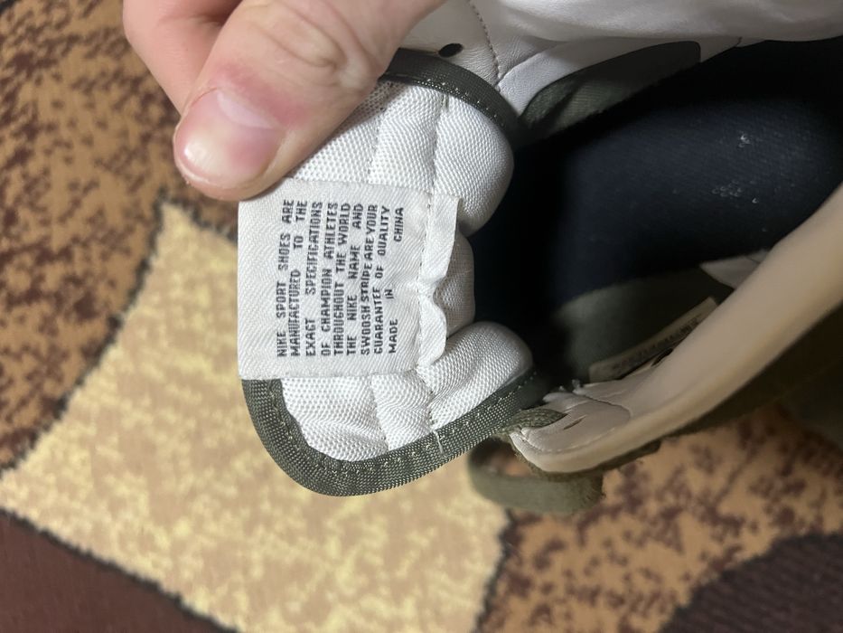 Кросівки Nike зелені 38.5 розмір