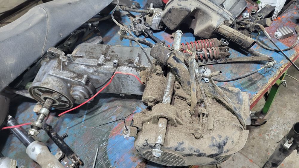 Вайпер Шторм, двигатель 50 кубов двухтактный аналог Ямаха Джог, колёса