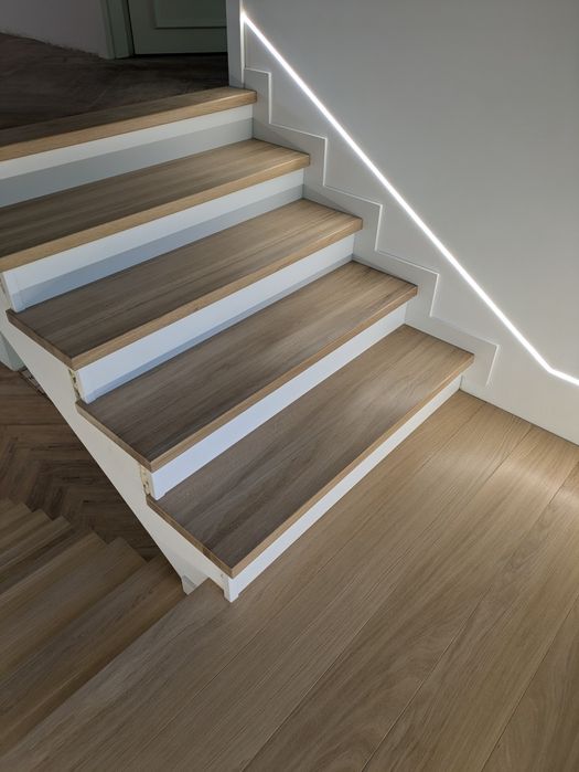 Schody drewniane balustrady