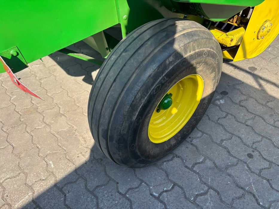 Прес-підбирач John Deere 456