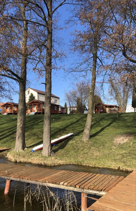 Domki nad jeziorem
