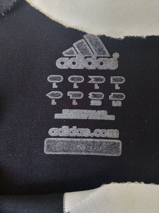 oryginalna bluzka adidas z wycięciem