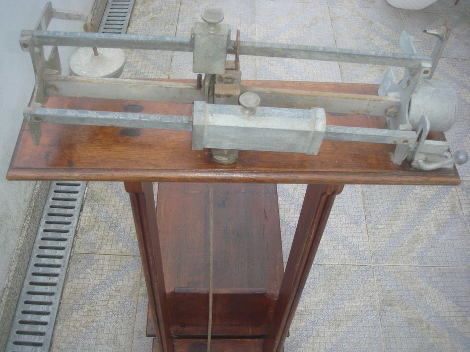 balanca para colecao fonciona antiga