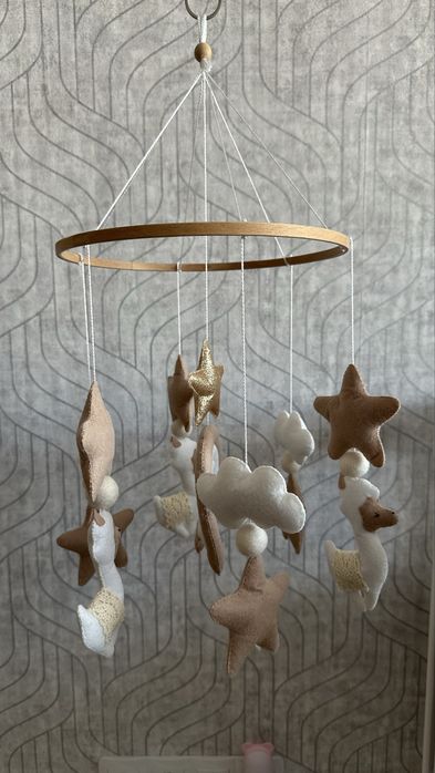 Мобіль в колиску