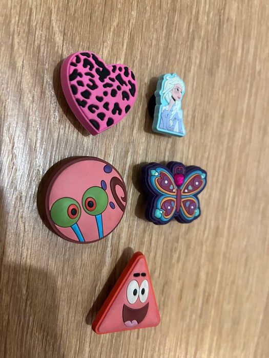 Jibbitz, przypinki do crocs, ORYGINALNE, SpongeBob, Elza i inne