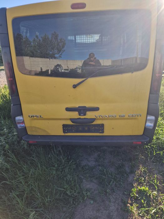 Klapa szyba w klape vivaro trafic II .