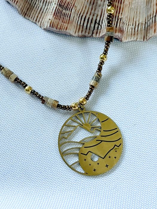 Naszyjnik/Choker kamienie naturalne 
Ręcznie wykonany naszyjnik z brąz