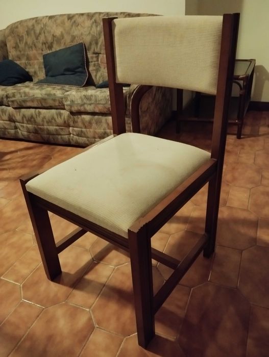 cadeiras de sala ou quarto, em madeira , estofadas