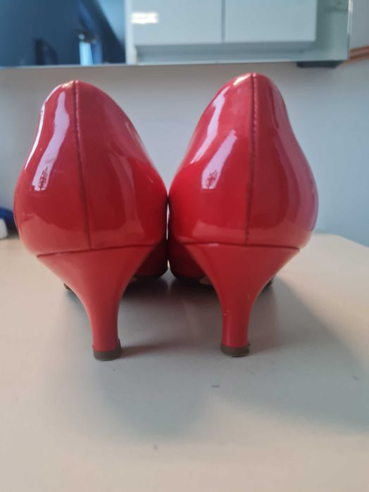 Ferragamo 36 muito bom