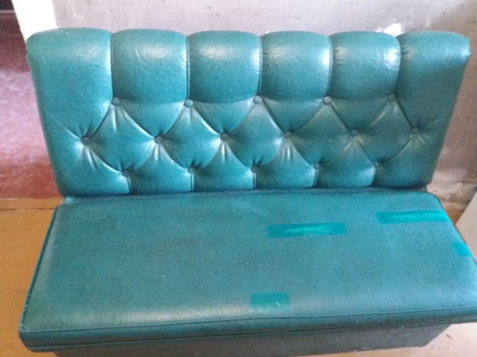 Диван добротный на кухню