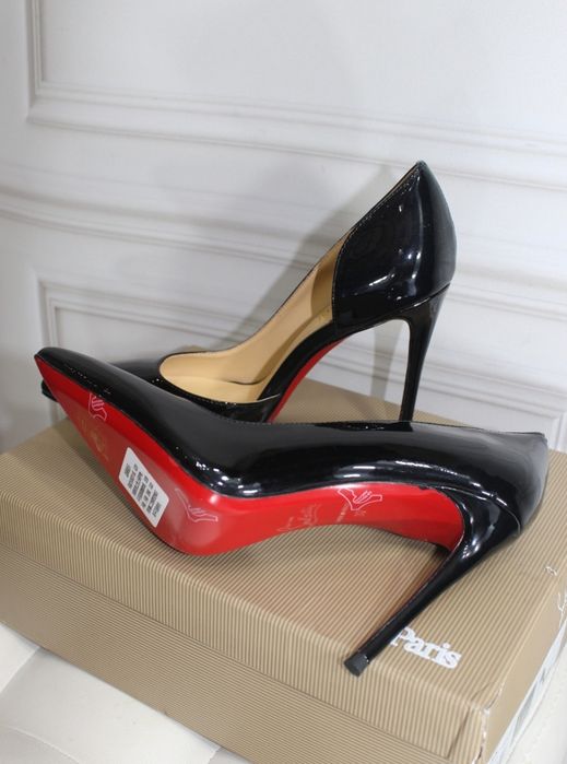 Туфлі Christian Louboutin  37 розмір нові
