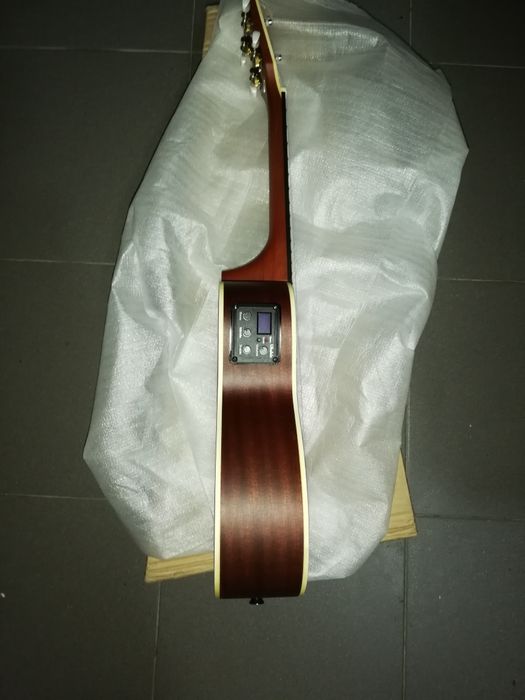 Ukulele concerto elétrico novo