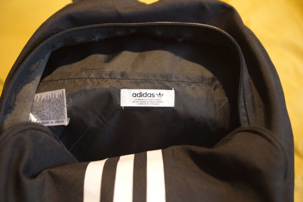 Рюкзак Adidas в хорошем состоянии.