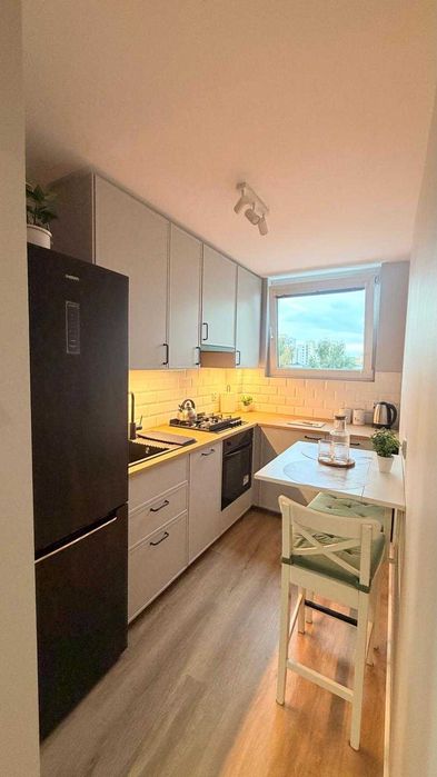 Jasne 2 pokoje po remoncie | Metro Imielin 2 min | Zabudowana loggia | 4500 zł