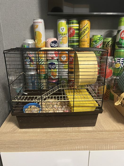 Продам клетку в отличном состоянии в полном комплекте