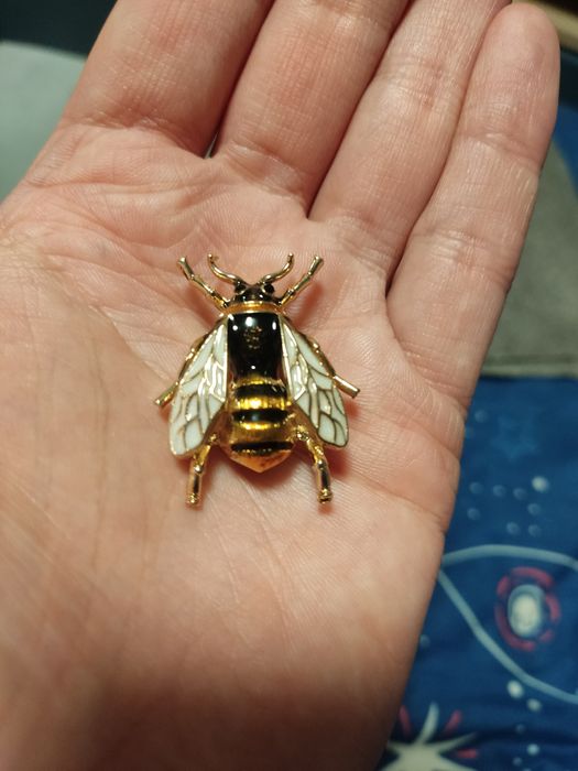 Piękna broszka w kształcie owada NOWA