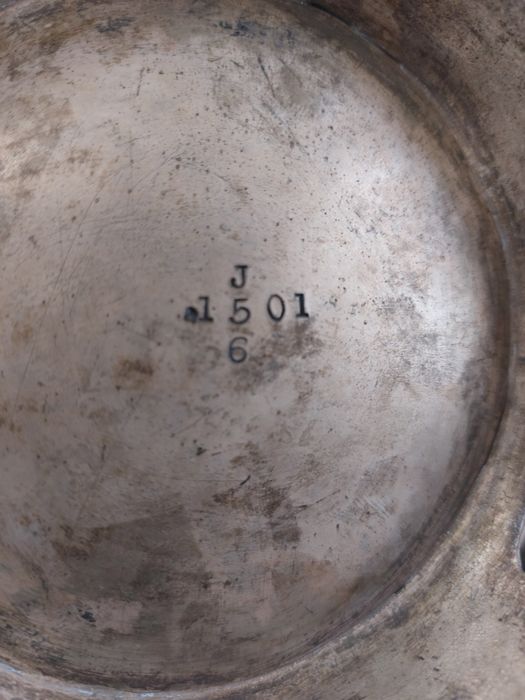 Bule banhado a prataccom motivos florais, estilo Rococó