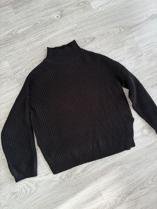 Czarny damski sweter z golfem m