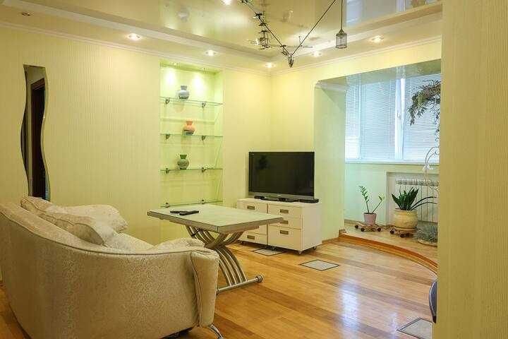 Простора 3-кімнатна квартира біля метро "Палац Україна" та "Либідська"