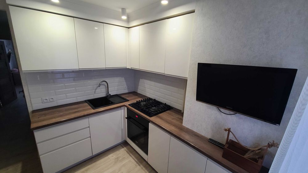 Продам 2-кімнатну квартиру центр