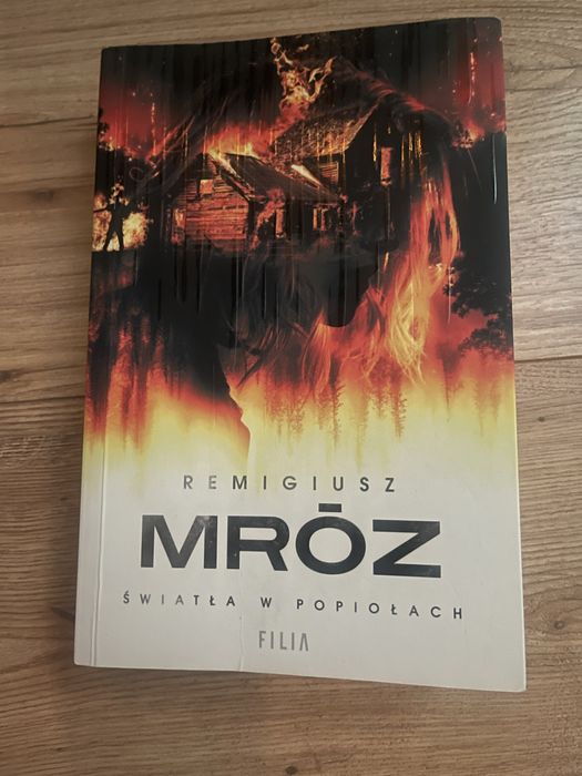 Remigiusz Mróz Światła w popiołach Zaorski