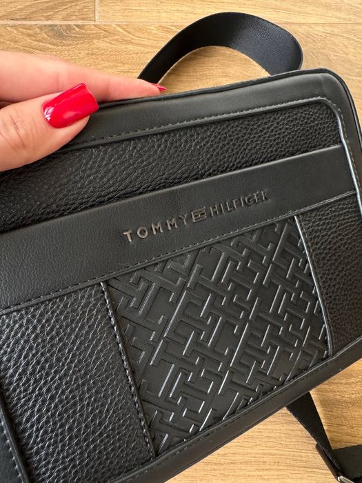 Сумка Tommy Hilfiger Central Monogram Black
