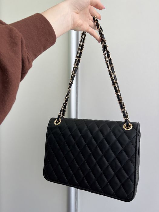 Сумочка чорна ………