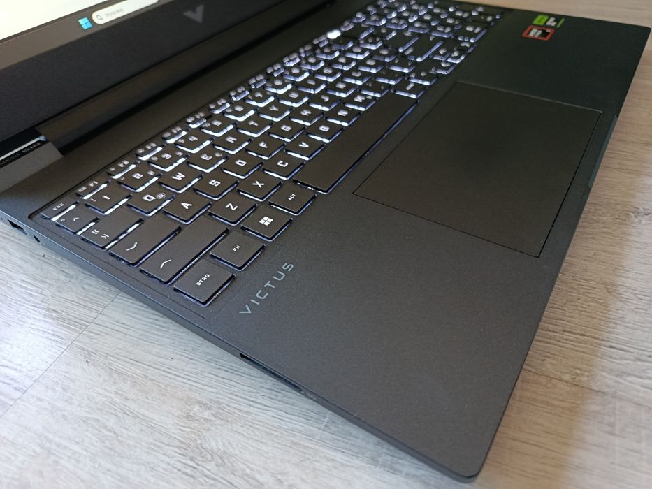 Laptop gamingowy HP r5 RTX 4050 16 GB RAM 144 hz bang and olufsen