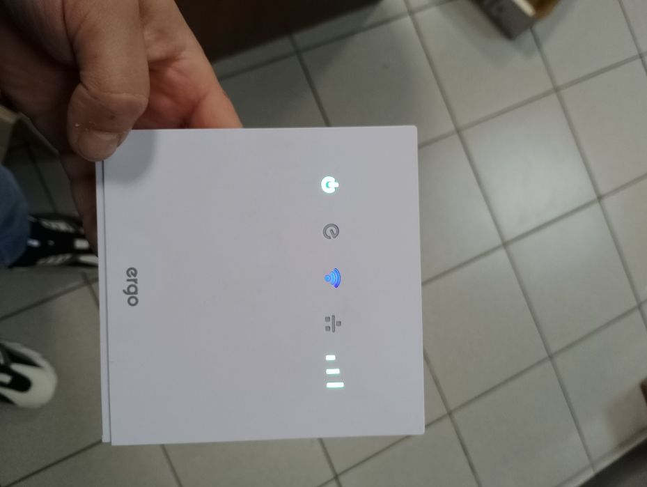Wi-Fi роутер Ergo R0516 4G/3G White + акумулятор