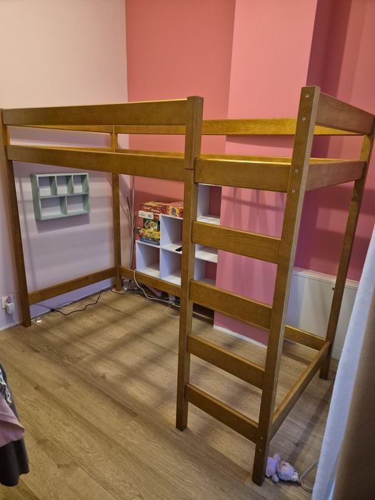 Łóżko na antresoli