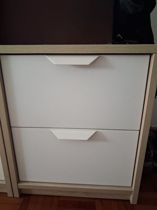 Cama de solteiro  + mesa de cabeceira