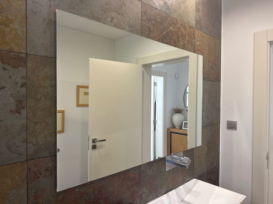 Premium Bathroom Vanity Set – Washbasin, Faucet, Floating Shelf & Mirror Included