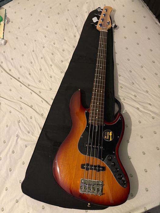 Baixo Marcus Miller V2