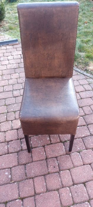 Osiem krzeseł używanych. Pokrycie skaja. Bardzo wygodne..