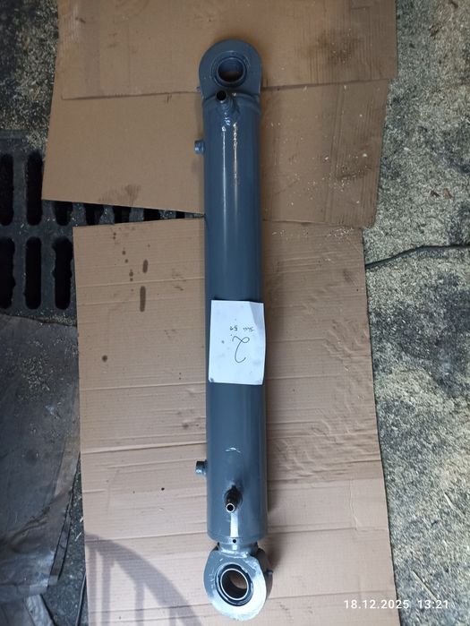 Siłownik hydrauliczny dwustronnego działania
