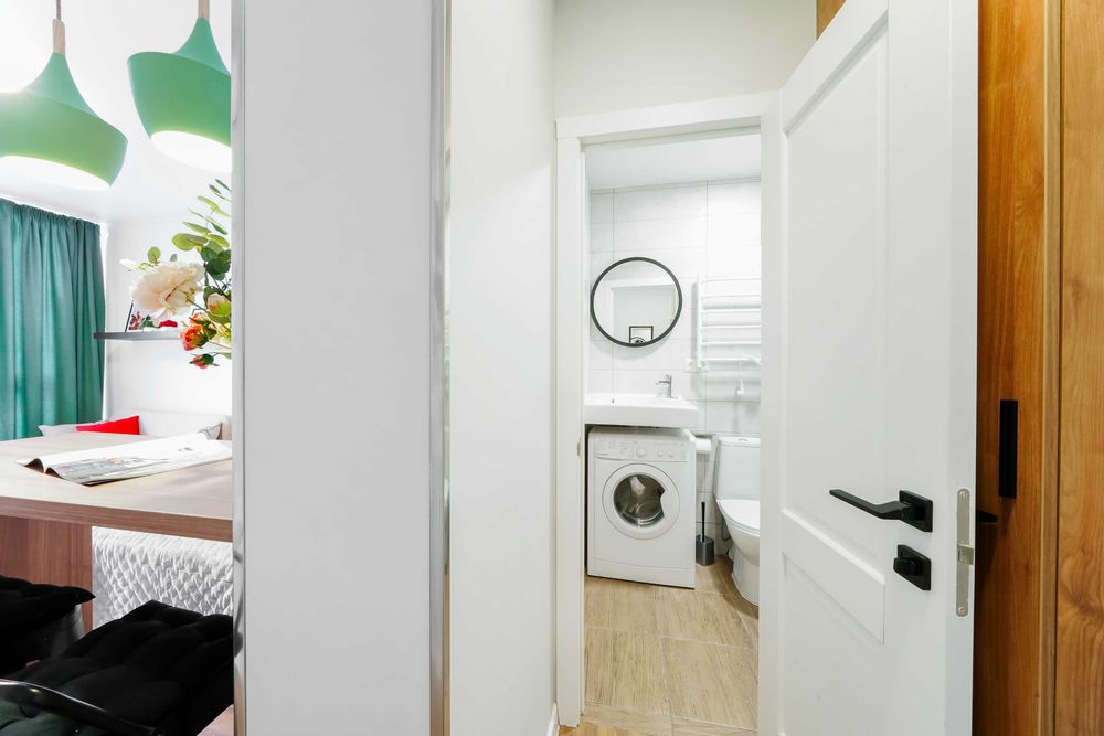 Сучасна ТЕПЛA студія подобово: Ідеально для відпочинку та роботи #T432