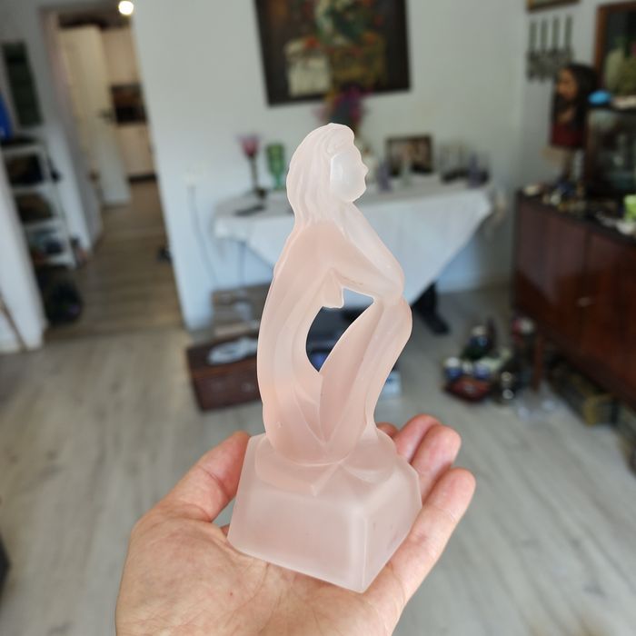 Szklana figurka „Siedząca kobieta" proj. Jitka Forejtova Czechosłowacja lata 60-te
