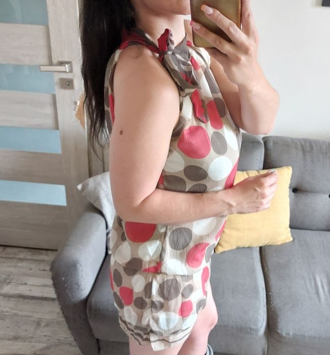 Krótka wzorzysta sukienka