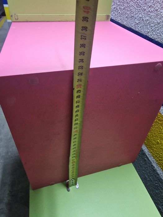 Estante modular quarto criança com quadros